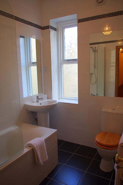 Crown House Suites Галіфакс Номер фото